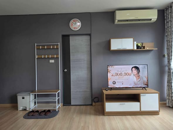 living room and room interior of คอนโดวันพลัส บิสสิเนสพาร์ค 1 (One Plus Business Park 1)