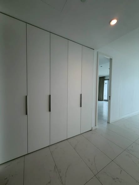 room interior of 185 Rajadamri