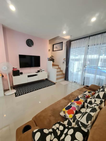 living room and bedroom of ไทม์โฮม 2 สวนหลวง-อ่อนนุช
