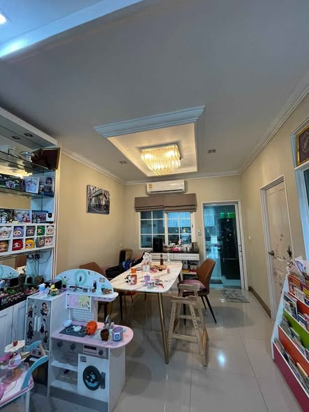 room interior of โกลเด้น ทาวน์ 3 ลาดพร้าว เกษตรนวมินทร์