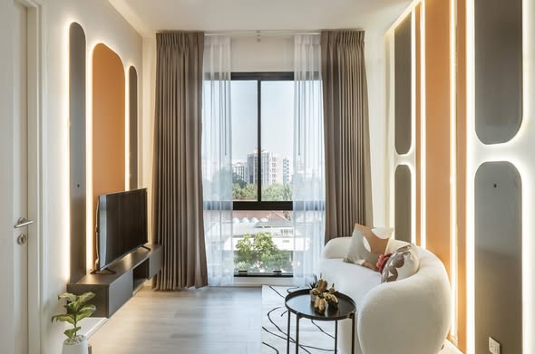 living room and bedroom of บราวน์ คอนโด รัชดา 32