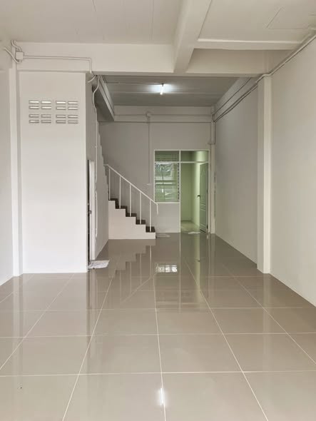 room interior of ขายอาคารพาณิชย์ 6ชั้น ใกล้ MRT สุทธิสาร หลังมุม 27 ตรว.