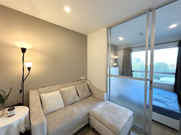 living room and bedroom of ลุมพินีวิลล์ สุขุมวิท 76 แบริ่ง-สเตชั่น เฟส 1