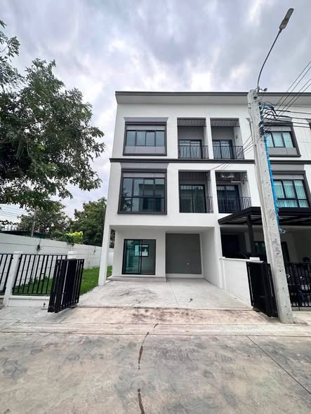 บ้านลุมพินี ทาวน์เพลส สุขุมวิท – ศรีนครินทร์ Lumpini Townplace Sukhumvit – Srinakarin