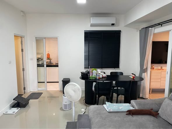 living room and bedroom of พลีโน่ รามอินทรา – บางชัน สเตชั่น Pleno Ramintra – Bangchan Station