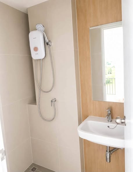 bathroom of เสนา อีโค ทาวน์ รังสิต – สเตชั่น | SENA Eco Town Rangsit – Station
