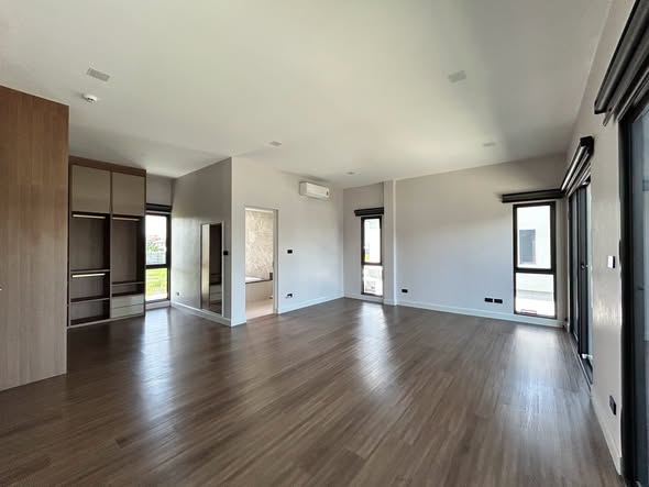 room interior of เวนิว ไอดี มอเตอร์เวย์-พระราม9 (Venue ID Motorway-Rama9)