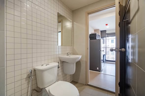 room interior and bathroom of กู้ดเดย์ สุขุมวิท 93 Good Day Sukhumvit 93