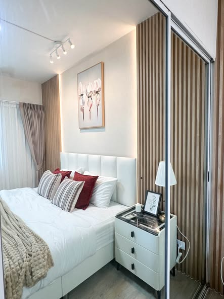 bedroom and bathroom of A Space ID Asok-Ratchada