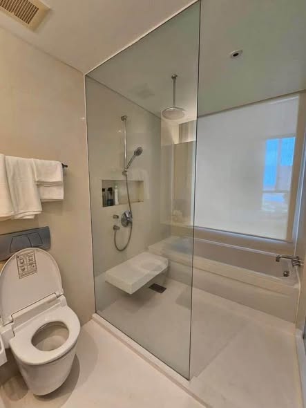bathroom of AEQUA Residence Sukhumvit 49 dad no3