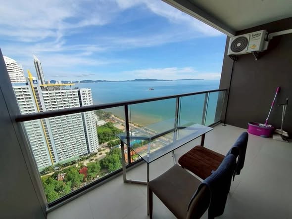 AERAS Beachfront Condominium Jomtien Pattaya