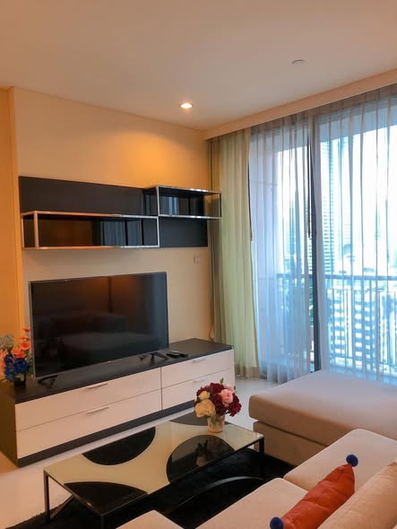 bedroom and living room of Aguston Sukhumvit 22