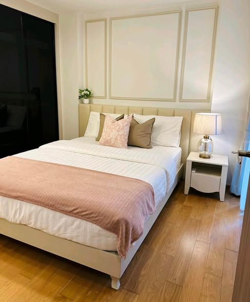 bedroom of Altitude Sam Yan – Si Lom
