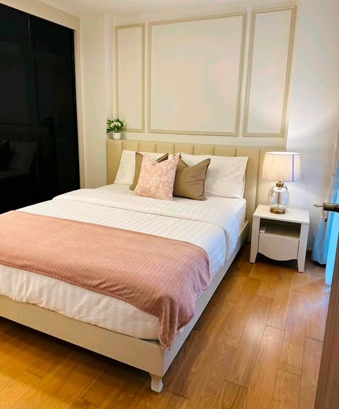 bedroom of Altitude Sam Yan – Si Lom