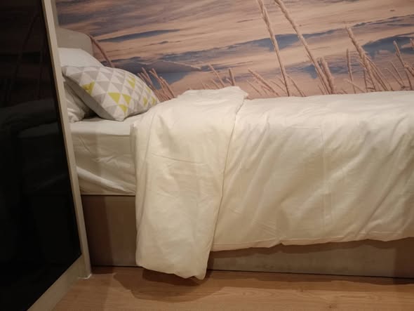 bedroom of Altitude Sam Yan – Si Lom
