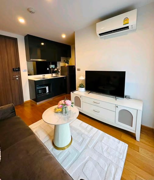 living room of Altitude Sam Yan – Si Lom