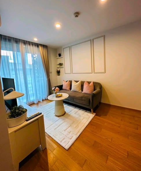 living room and bedroom of Altitude Sam Yan – Si Lom