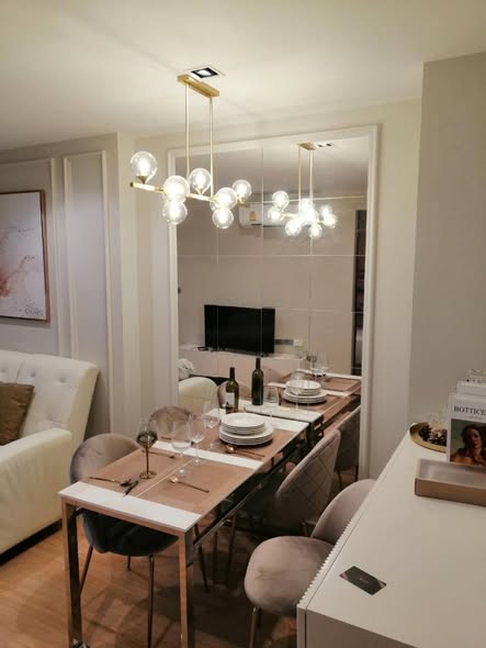 room interior of Altitude Sam Yan – Si Lom