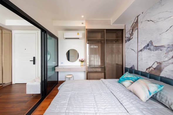 bedroom and room interior of Altitude Symphony