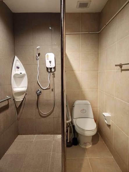 bathroom of Areeya Mandarina Sukhumvit 77