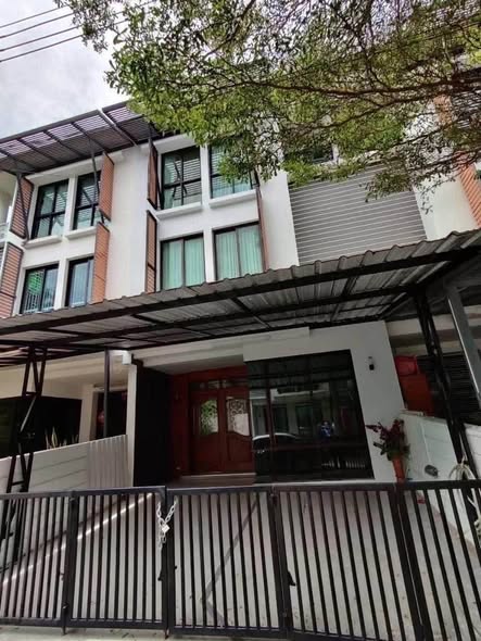 Areeya Mandarina Sukhumvit 77