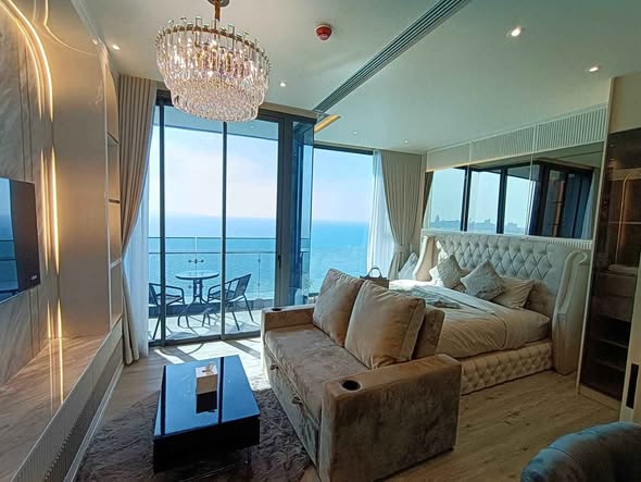 bedroom of AROM WONGAMAT