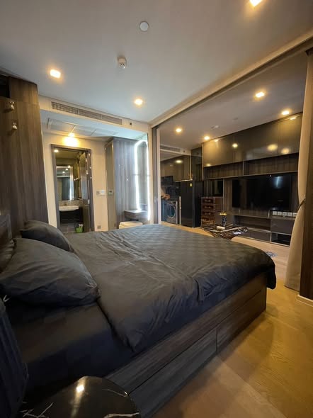 bedroom of Ashton Asoke