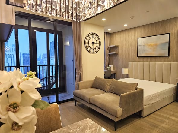 bedroom of Ashton Asoke