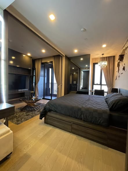 bedroom of Ashton Asoke