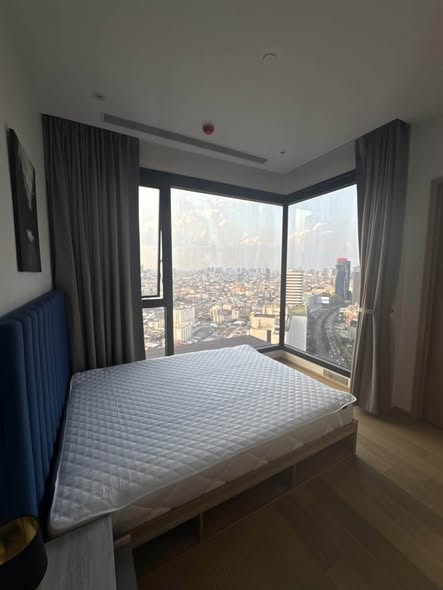 bedroom of Ashton Asoke