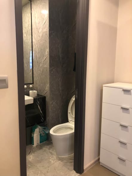 room interior and bathroom of Ashton Asoke