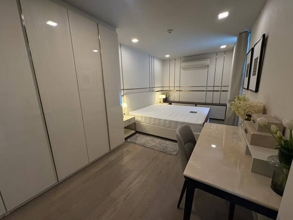 bedroom and room interior of Ashton Residence 41