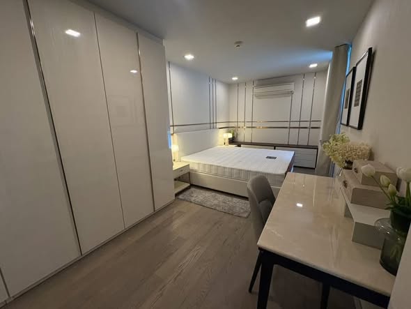 bedroom and room interior of Ashton Residence 41