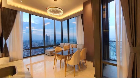 Ashton Silom