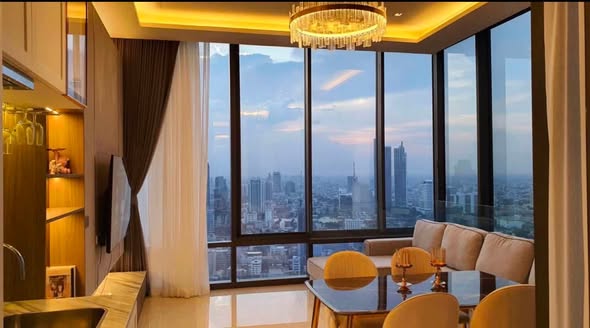 Ashton Silom