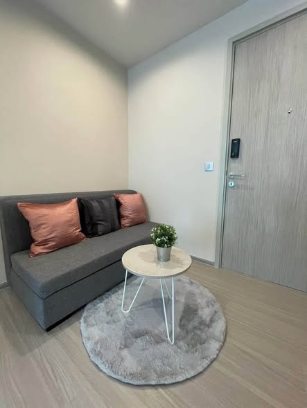 living room of แอสปาย เอราวัณ ไพร์ม Aspire Erawan Prime