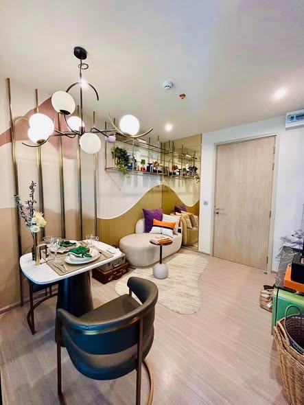living room of แอสปาย เอราวัณ ไพร์ม Aspire Erawan Prime