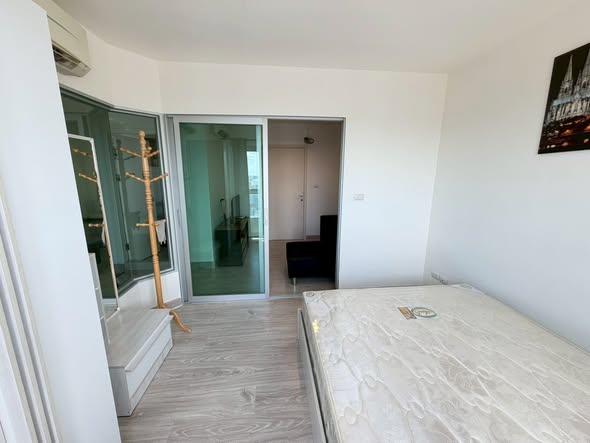 bedroom and room interior of Aspire Ngamwongwan