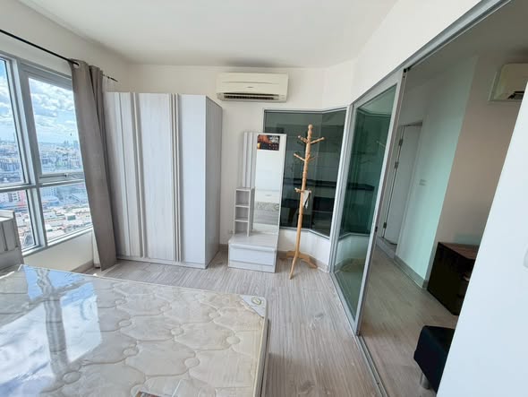 bedroom and room interior of Aspire Ngamwongwan