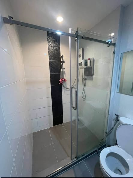 room interior and bathroom of Aspire Rama 9