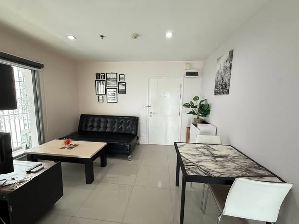 living room and room interior of Aspire Sukhumvit 48