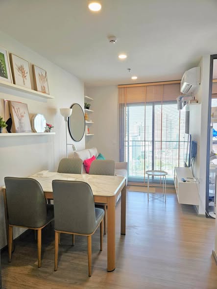 living room and room interior of Aspire Sukhumvit-Rama 4
