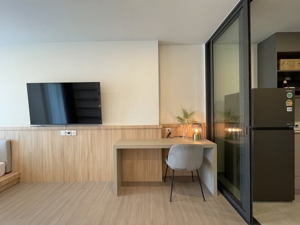 living room and room interior of Aspire Sukhumvit-Rama 4