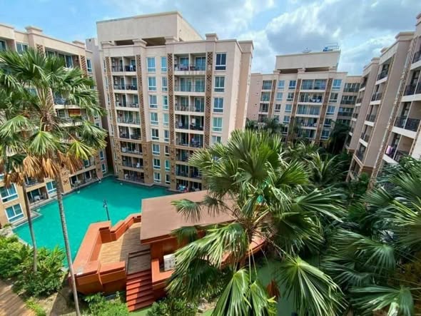 pool of Atlantis Condo Resort Pattaya