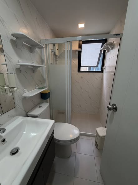 bathroom of Atmoz รัชดา-ห้วยขวาง คอนโด