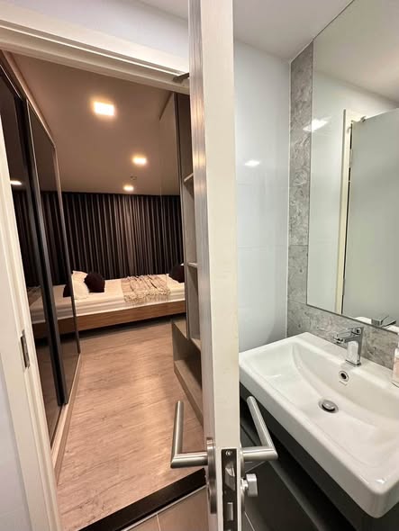 room interior and bathroom of Atmoz Tropicana Bangna