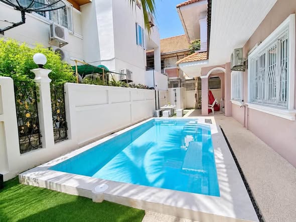 pool of Baan Fah Greenery Loft North Pattaya