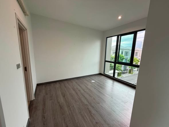 Baan Klang Muang Classe Ratchayothin บ้านกลางเมือง คลาสเซ่ รัชโยธิน
