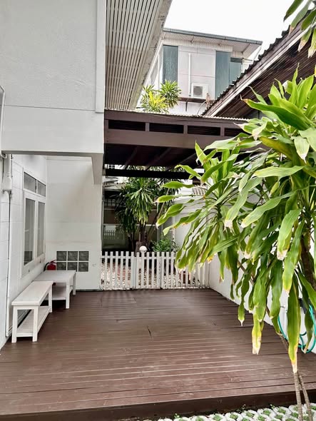 Baan Klang Muang Rama 9 Soi 43
