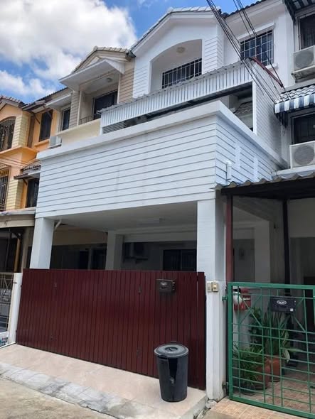 Baan Klang Muang Rama 9 Soi 43
